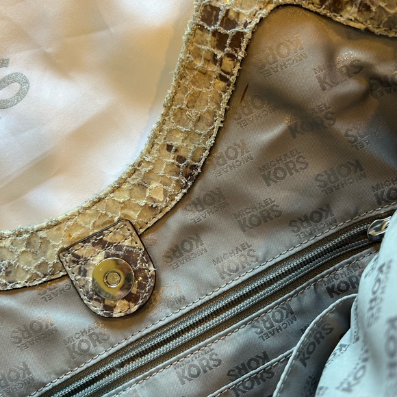 Michael Kors purse and matching wallet set - Picture 6 of 7